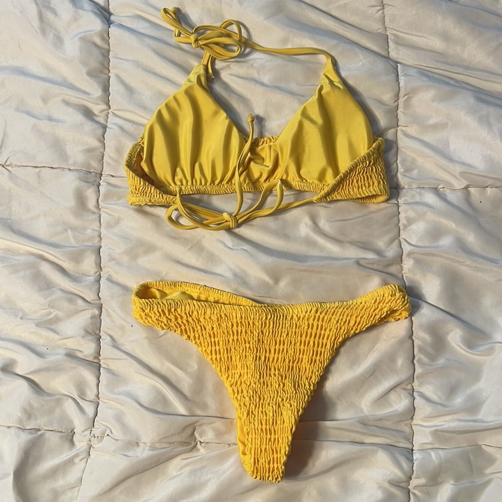 Yellow Bikini 💛 - Picture 4 of 6